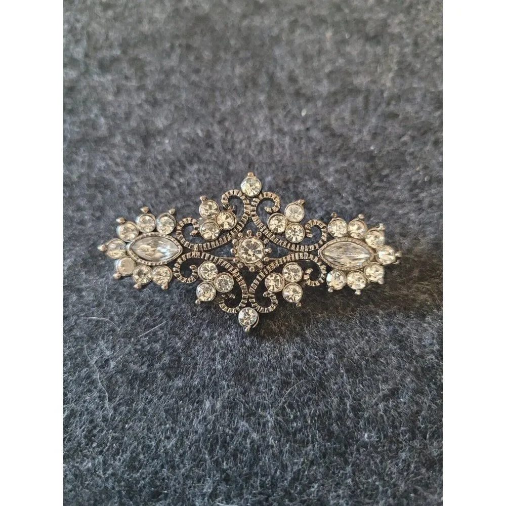 Vintage style Silver tone and rhinestone brooch pin